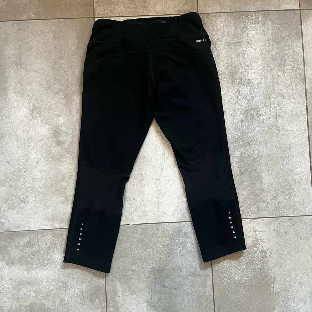 Nike Black Capris - Picture 2 of 4